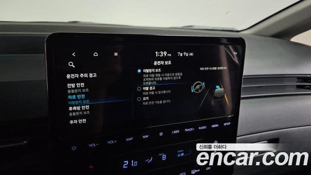Hyundai Staria 2023 — ფოტო 18/20