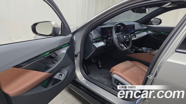 BMW 5 Series 2025 — фото 10 из 20
