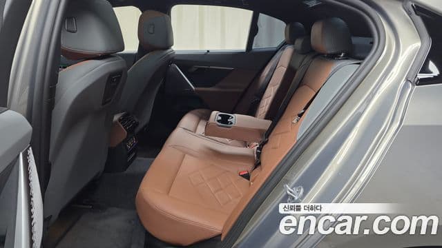 BMW 5 Series 2025 — фото 12 из 20
