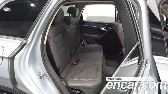 Volkswagen Touareg 2023 — Şəkil 11/20