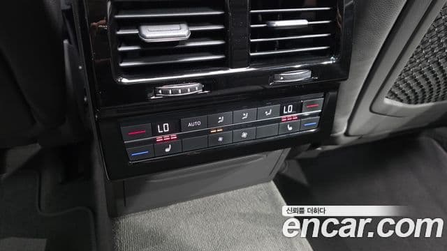 Volkswagen Touareg 2023 — Şəkil 19/20