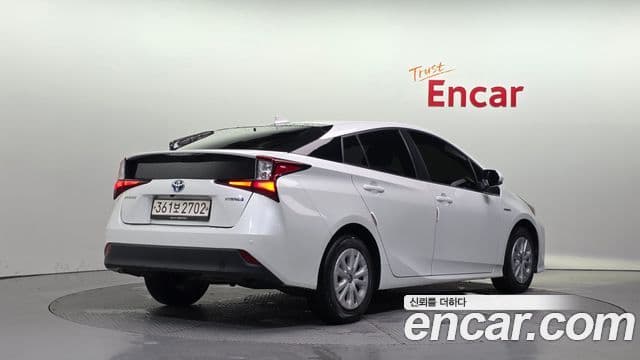 Toyota Prius 2022 — Şəkil 2/20