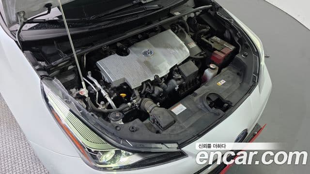 Toyota Prius 2022 — фото 6 из 20