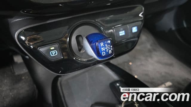Toyota Prius 2022 — Şəkil 9/20