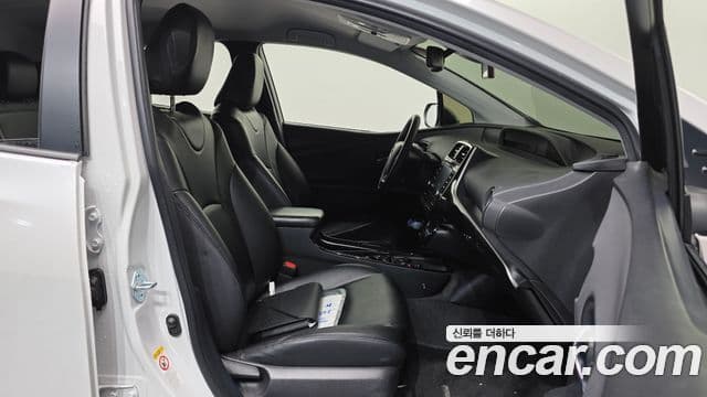 Toyota Prius 2022 — Şəkil 10/20