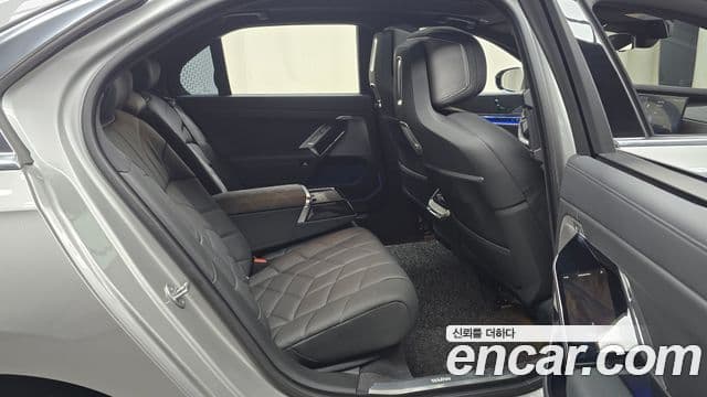 BMW 7 Series 2024 — ფოტო 11/20