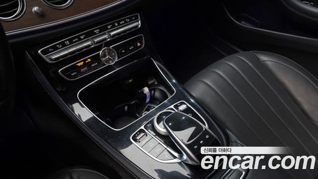 Mercedes-Benz E-Class 2020 — Şəkil 18/20