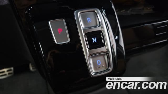 Hyundai Staria 2024 — ფოტო 9/20