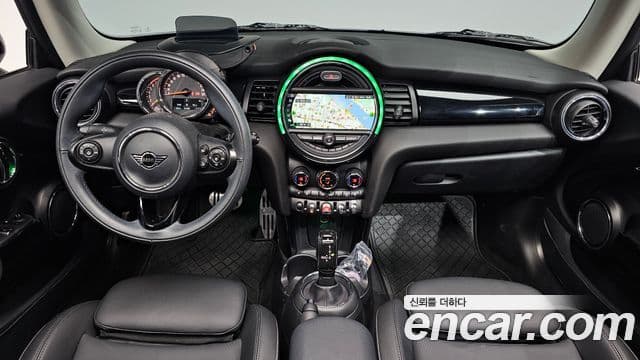 Mini Cooper 2020 — ფოტო 7/20