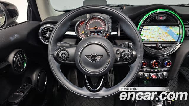 Mini Cooper 2020 — ფოტო 14/20