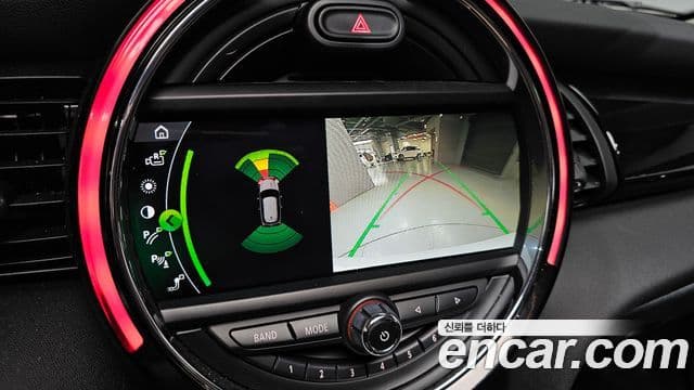 Mini Cooper 2020 — ფოტო 16/20