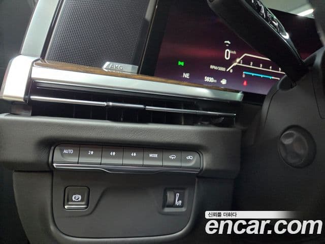 Cadillac Escalade 2025 — ფოტო 16/20