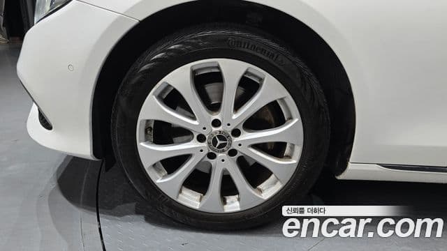 Mercedes-Benz E-Class 2019 — ფოტო 5/20