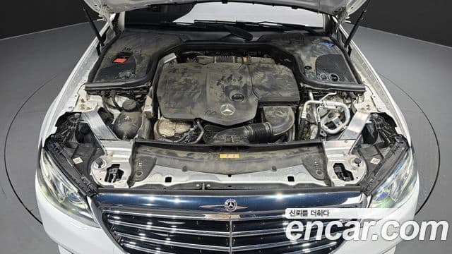 Mercedes-Benz E-Class 2019 — ფოტო 6/20
