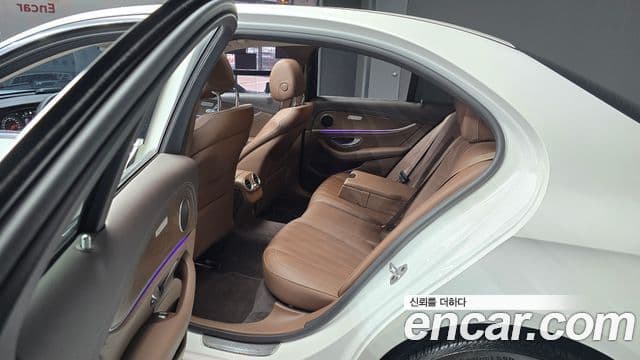 Mercedes-Benz E-Class 2019 — ფოტო 12/20