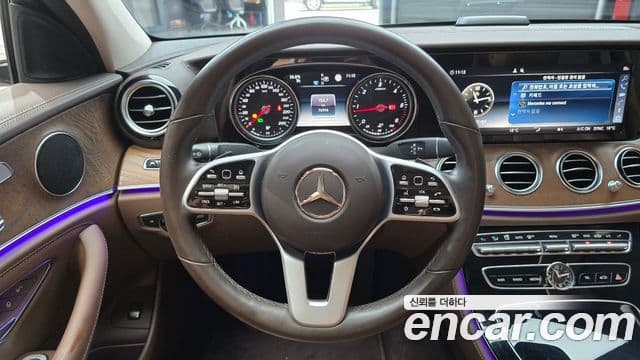 Mercedes-Benz E-Class 2019 — ფოტო 13/20