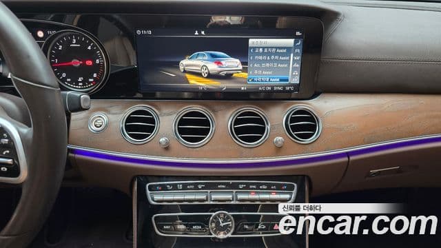 Mercedes-Benz E-Class 2019 — ფოტო 14/20