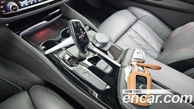 BMW 5 Series 2018 — Şəkil 9/20