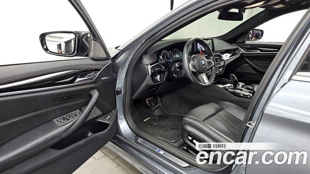 BMW 5 Series 2018 — Şəkil 10/20