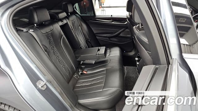 BMW 5 Series 2018 — Şəkil 11/20