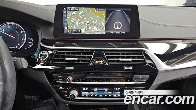 BMW 5 Series 2018 — Şəkil 13/20