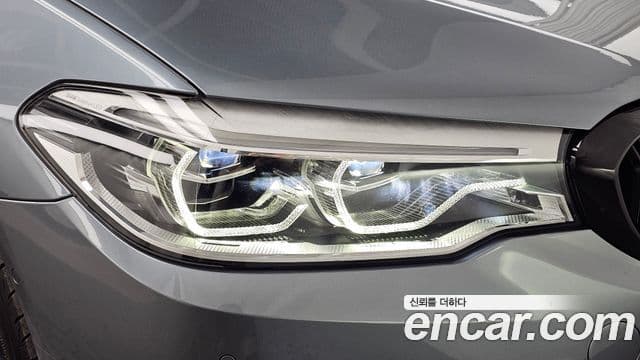 BMW 5 Series 2018 — ფოტო 17/30