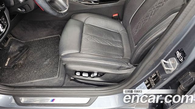 BMW 5 Series 2018 — ფოტო 18/30