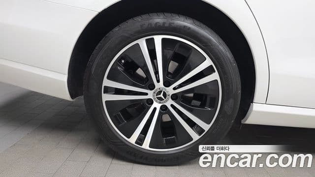 Mercedes-Benz E-Class 2022 — фото 5 из 20