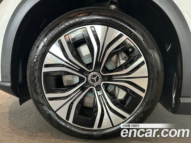 Mercedes-Benz EQE SUV 2026 — Photo 11/17