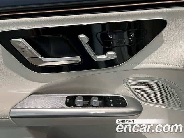 Mercedes-Benz EQE SUV 2026 — Photo 5/17