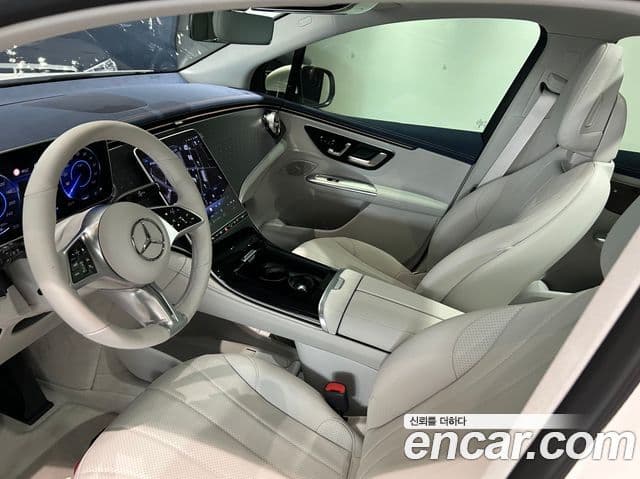 Mercedes-Benz EQE SUV 2026 — Photo 17/17