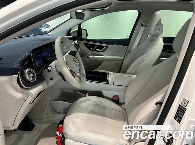 Mercedes-Benz EQE SUV 2026 — Photo 3/17