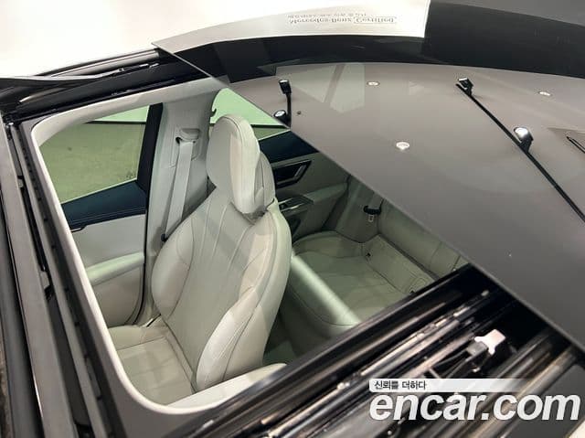 Mercedes-Benz EQE SUV 2026 — Photo 8/17