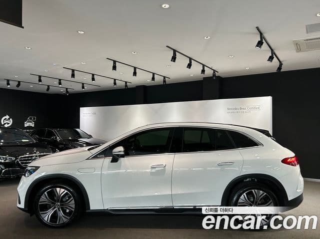 Mercedes-Benz EQE SUV 2026 — Photo 13/17