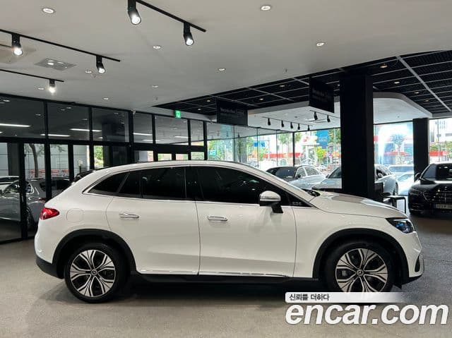Mercedes-Benz EQE SUV 2026 — Photo 9/17