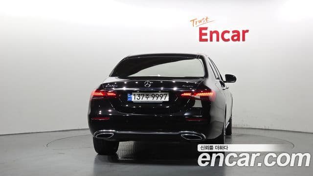 Mercedes-Benz E-Class 2023 — ფოტო 4/20