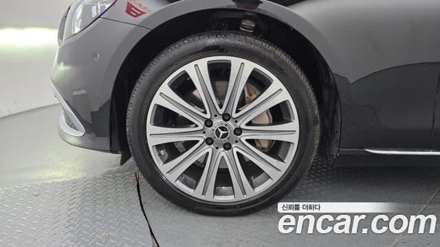 Mercedes-Benz E-Class 2023 — ფოტო 5/20