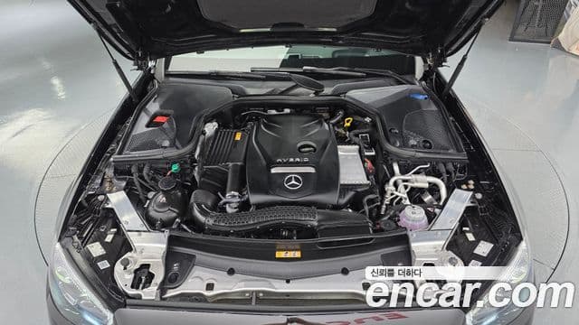 Mercedes-Benz E-Class 2023 — ფოტო 6/20