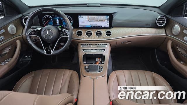 Mercedes-Benz E-Class 2023 — ფოტო 7/20