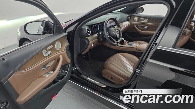 Mercedes-Benz E-Class 2023 — ფოტო 10/20