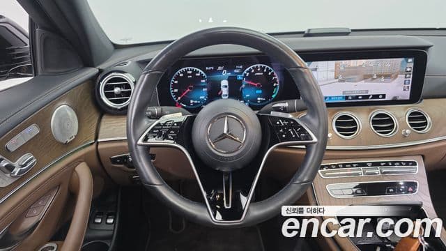 Mercedes-Benz E-Class 2023 — ფოტო 12/20