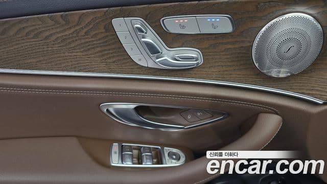 Mercedes-Benz E-Class 2023 — ფოტო 13/20