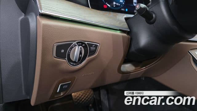 Mercedes-Benz E-Class 2023 — ფოტო 14/20