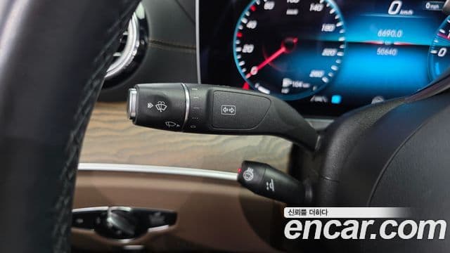 Mercedes-Benz E-Class 2023 — ფოტო 16/20