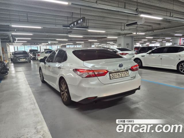 Toyota Camry 2019 — Şəkil 9/16