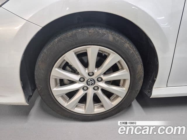 Toyota Camry 2019 — Şəkil 2/16