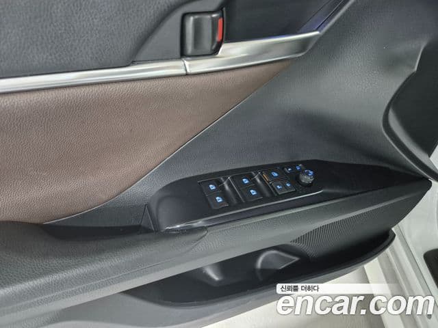Toyota Camry 2019 — Şəkil 11/16
