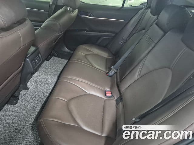 Toyota Camry 2019 — Şəkil 15/16