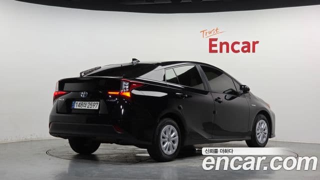 Toyota Prius 2021 — Şəkil 2/20
