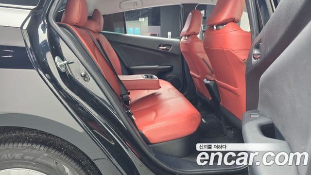 Toyota Prius 2021 — Şəkil 12/20